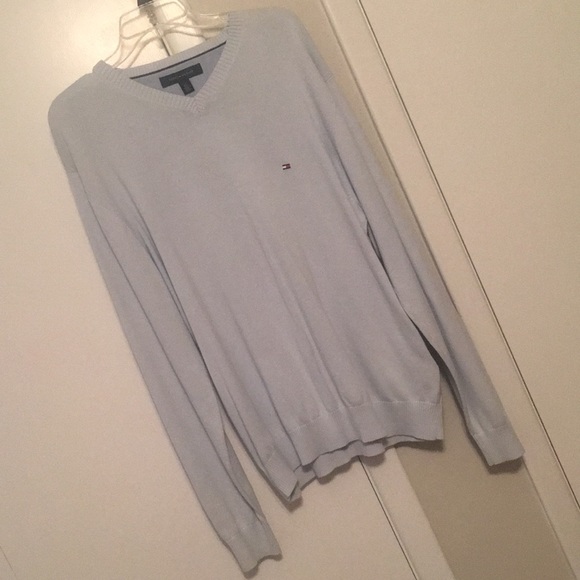 Tommy Hilfiger light blue men’s Vneck sweater NWOT - Picture 2 of 8